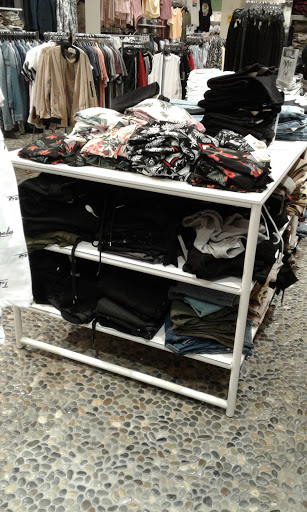 Clothing Store «F21 XXI», reviews and photos, 2800 N Main St #201, Santa Ana, CA 92705, USA