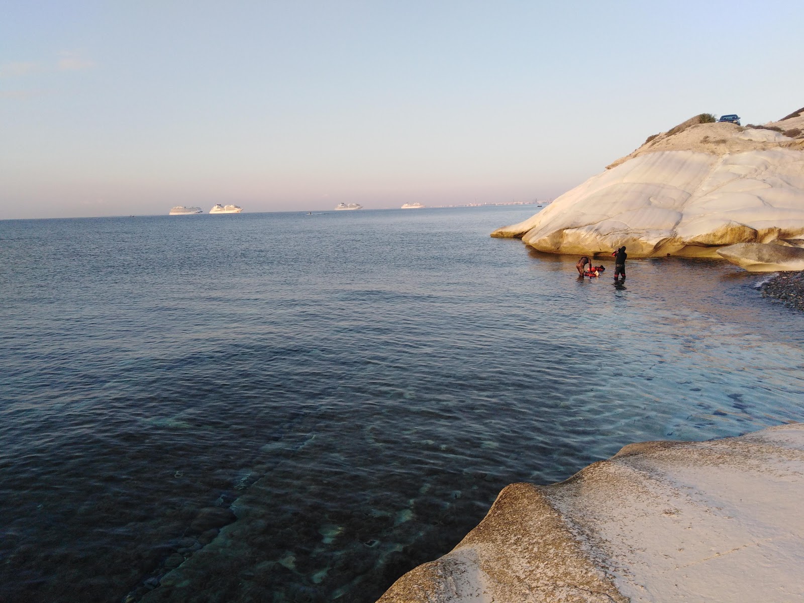 Foto von White & Rocky Beach wilde gegend