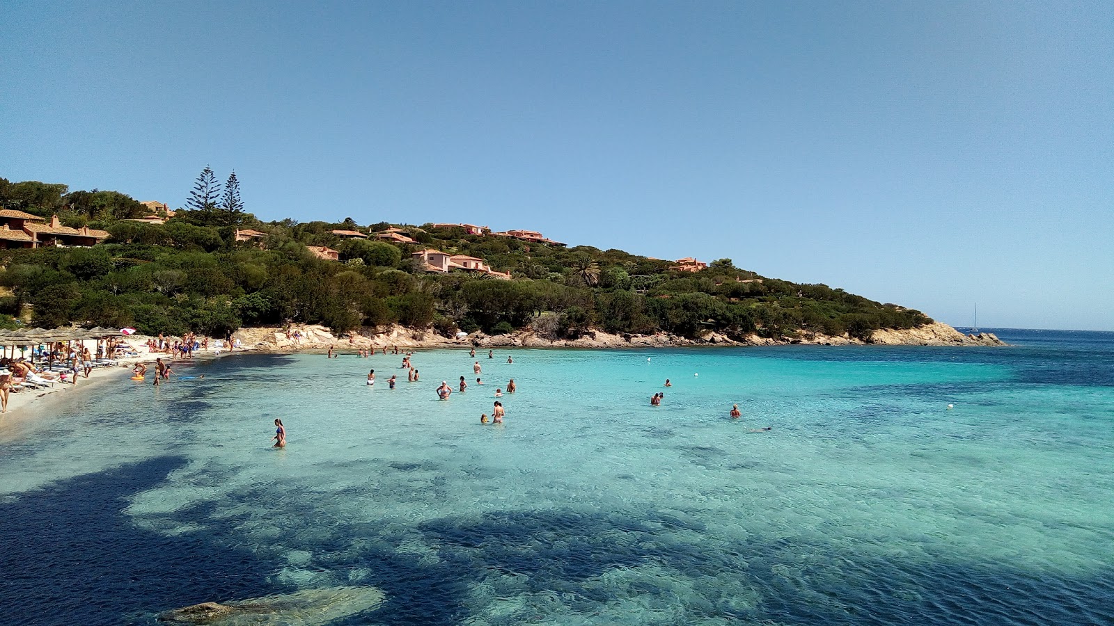 Foto von Spiaggia Cala Granu mit weißer sand Oberfläche