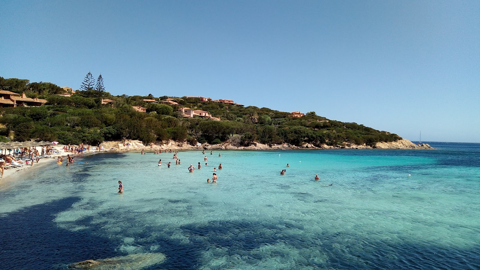 Fotografija Spiaggia Cala Granu z beli pesek površino