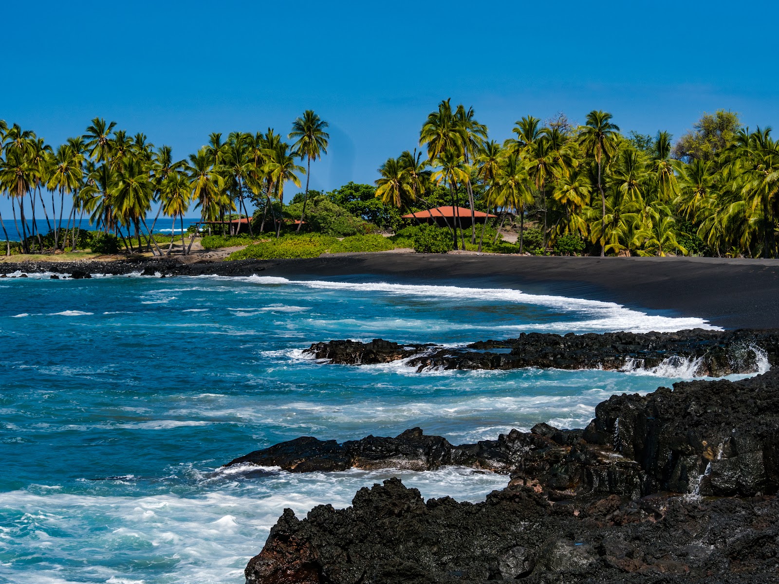 Foto de Honomalino Beach com alto nível de limpeza