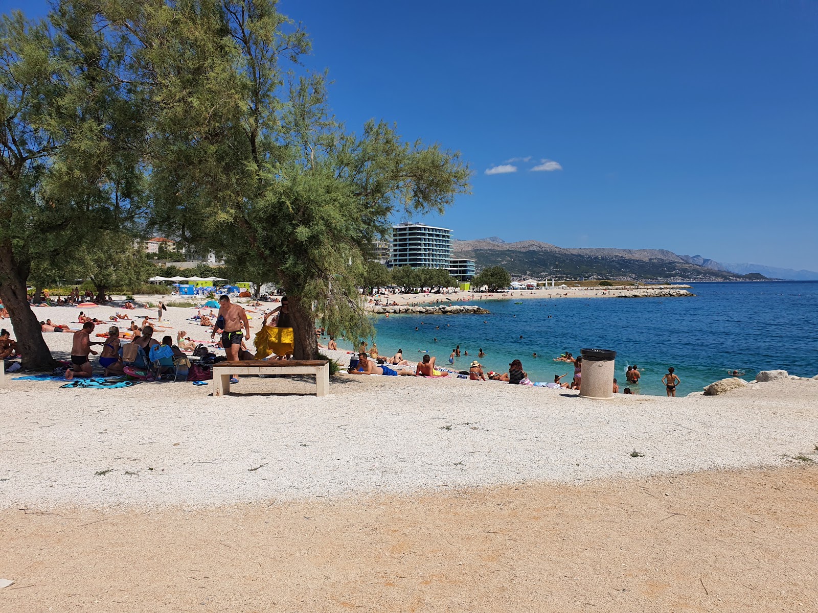 Kupaliste Znjan Beach'in fotoğrafı kısmen tatil bölgesi
