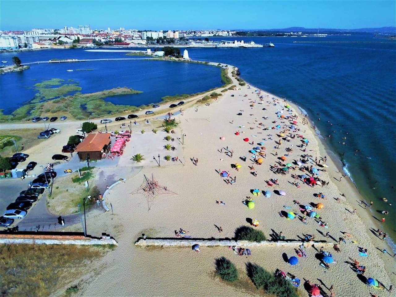 Praia Fluvial de Alburrica'in fotoğrafı çok temiz temizlik seviyesi ile