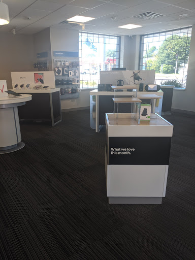 Cell Phone Store «Verizon», reviews and photos, 235 W State St, Herkimer, NY 13350, USA