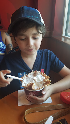 Ice Cream Shop «Cold Stone Creamery», reviews and photos, 255 Deer Park Ave, Babylon, NY 11702, USA