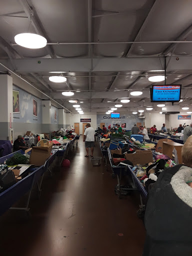 Outlet Store «Goodwill Outlet», reviews and photos, 1750 Woodman Dr, Dayton, OH 45420, USA