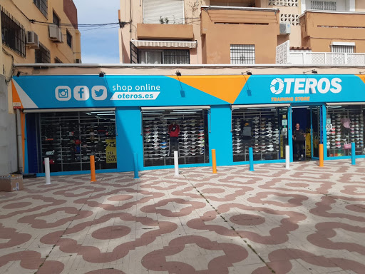 Oteros Training Store - Av. Antonio Machado, 26, 29630 Benalmádena, Málaga, España