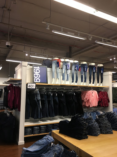 Clothing Store «Gap Factory Store», reviews and photos, 400 Fulton St, Brooklyn, NY 11201, USA