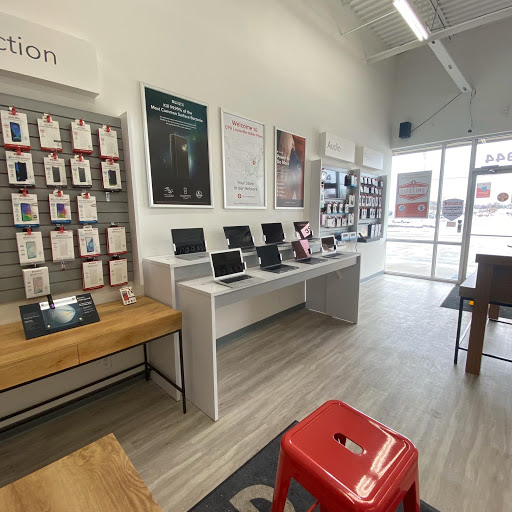 Cell Phone Store «iExpert Studio», reviews and photos, 5000 Shelbyville Rd, Louisville, KY 40207, USA