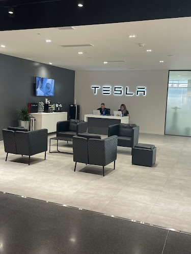 Rezensionen über Tesla Store Geneva in Genf - Autohändler