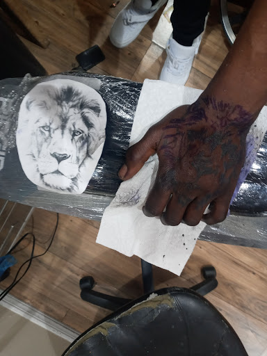 Tattoo Shop «Hollywood Tattoos», reviews and photos, 104 Market St, Newark, NJ 07102, USA