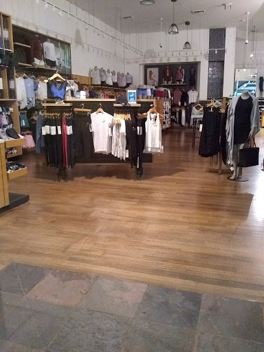 Sportswear Store «lululemon», reviews and photos, 334 N Beverly Dr, Beverly Hills, CA 90210, USA