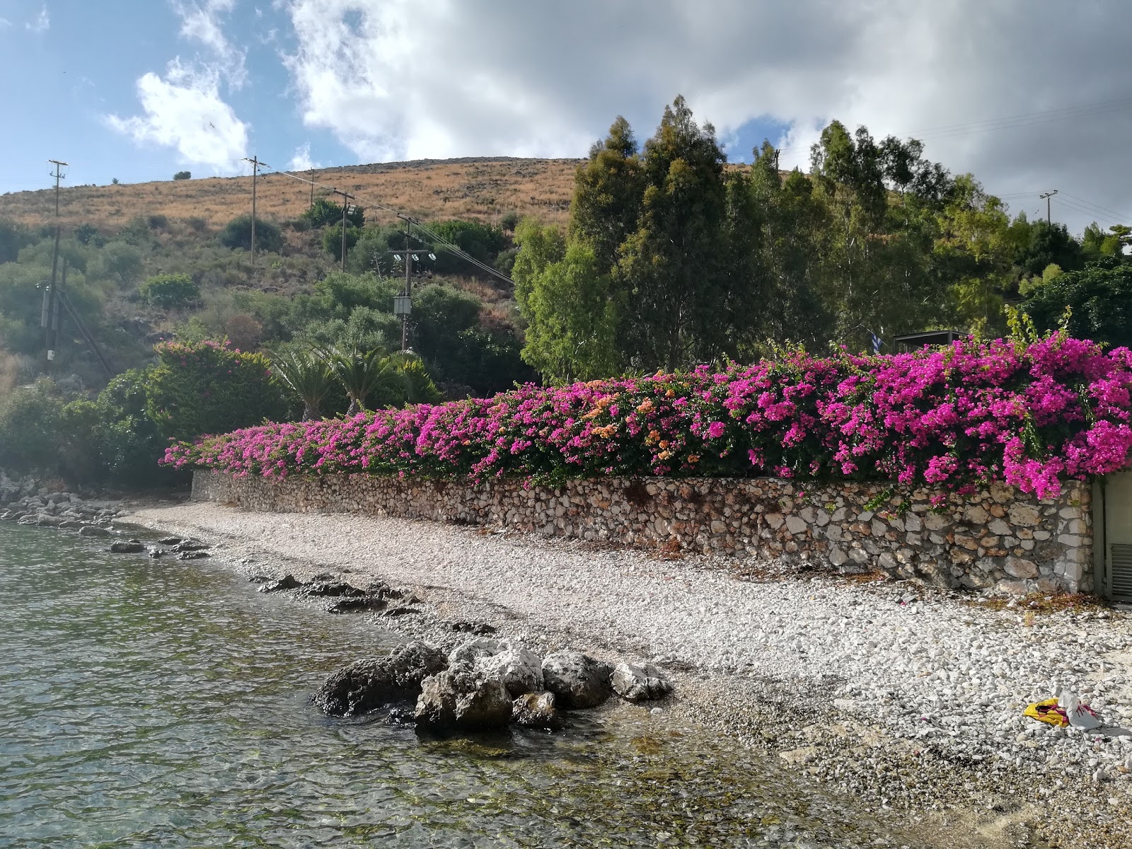 Photo of Agios Konstantinos with partly clean level of cleanliness