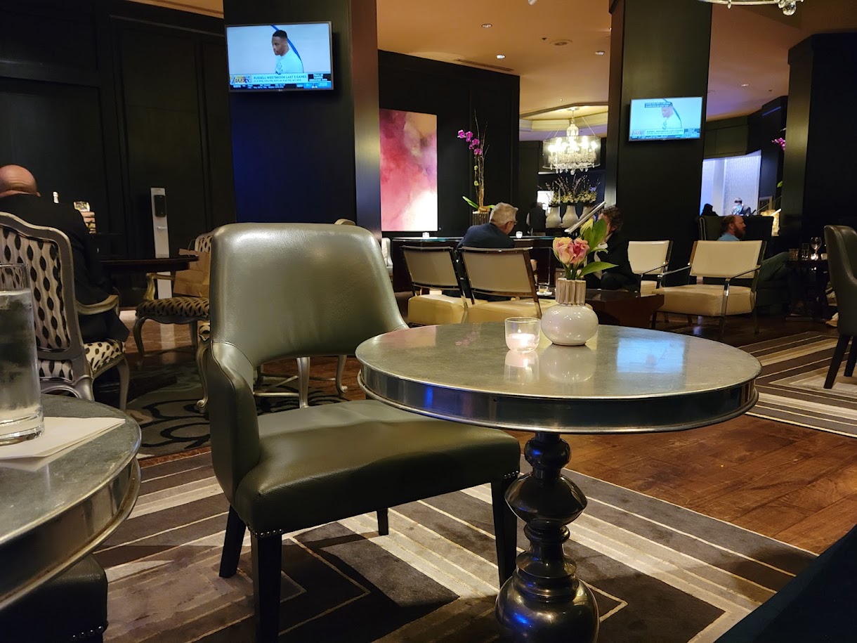 Lumen Lounge - Lobby Bar