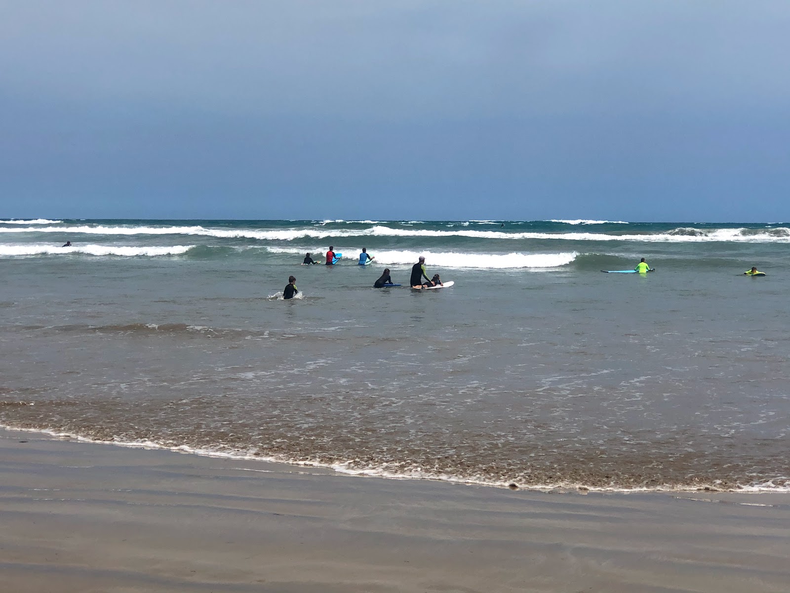 Middleton Beach'in fotoğrafı dağlarla çevrili