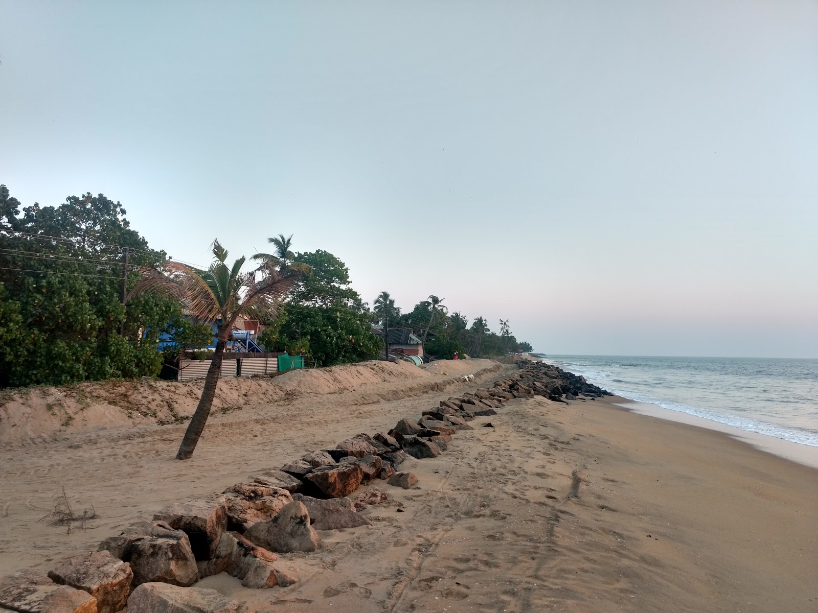 Φωτογραφία του Aniyal Beach παροχές περιοχής