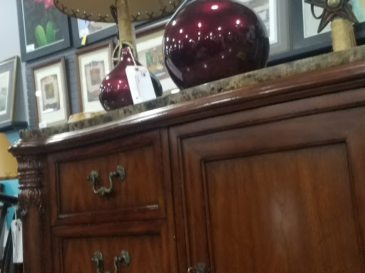 Consignment Shop «Home Consignment Center - Bee Cave», reviews and photos, 12812 Shops Pkwy, Austin, TX 78738, USA