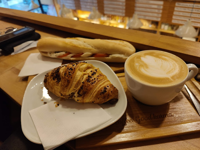 Madal Cafe - Specialty Coffeeshop - Kávézó, kávészaküzlet - Budapest