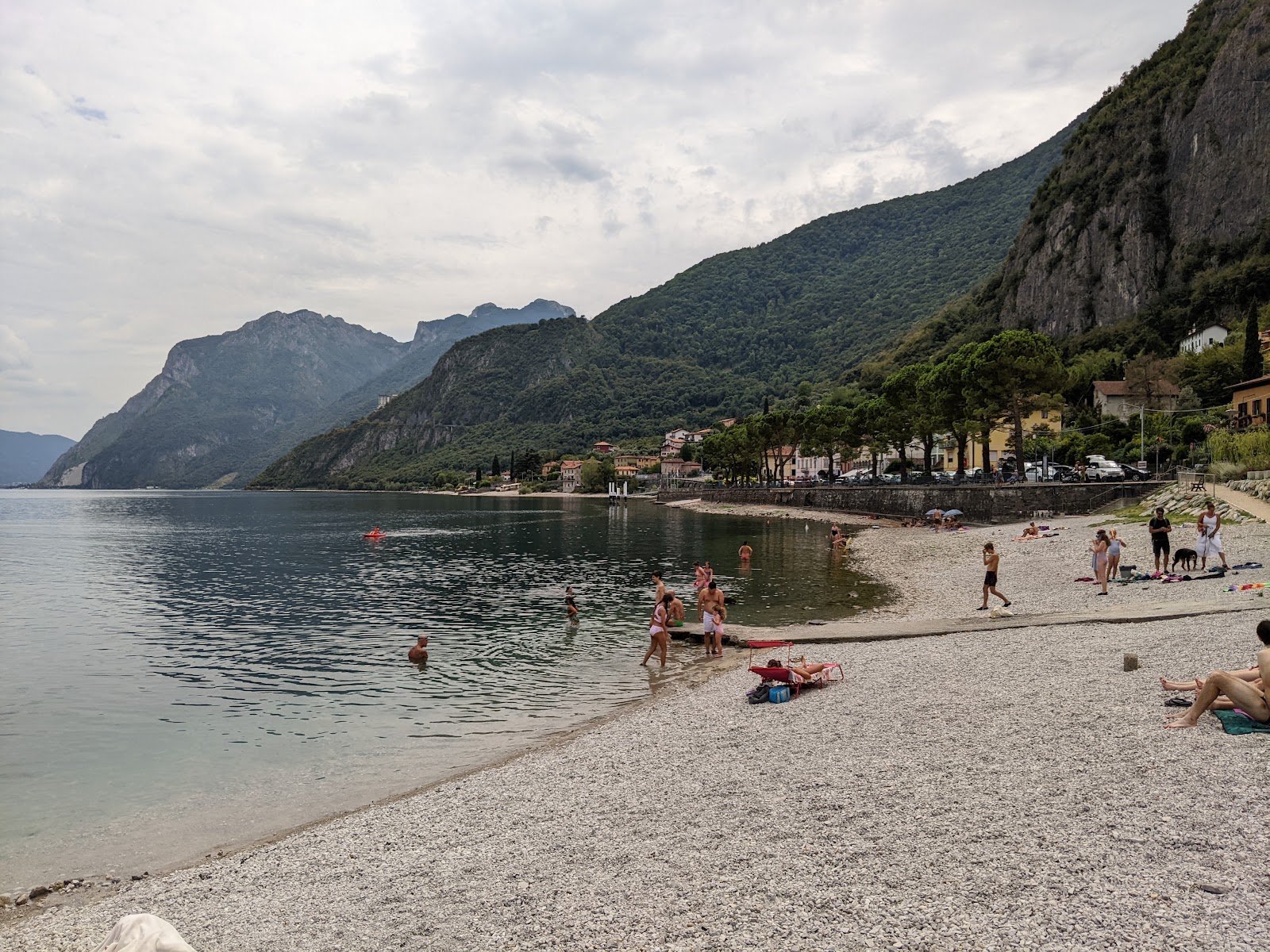 Fotografija Spiaggia di Onno podprto z obalami