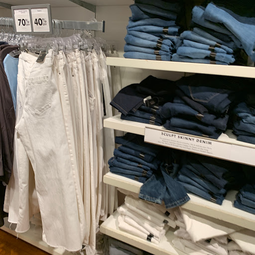 Clothing Store «Banana Republic», reviews and photos, 820 W Stacy Rd, Allen, TX 75013, USA