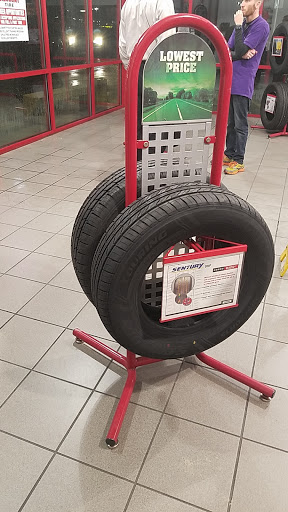 Tire Shop «Discount Tire Store - Irving, TX», reviews and photos, 3516 W Airport Fwy, Irving, TX 75062, USA