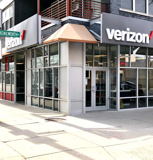 Verizon, 1857 E Kenilworth Pl, Milwaukee, WI 53202, USA, 