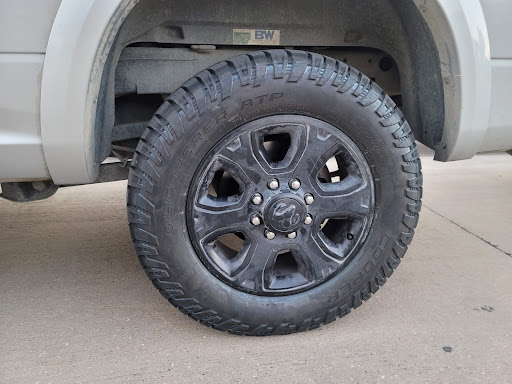 Tire Shop «Discount Tire Store - Arlington, TX», reviews and photos, 1375 NE Green Oaks Blvd, Arlington, TX 76006, USA