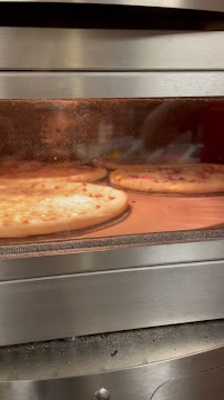Photos du propriétaire du Pizzeria Pizza Hola by Gustami à Valgelon-La Rochette - n°2