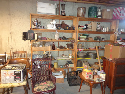 Mashapaug Trading: Antiques & Collectibles