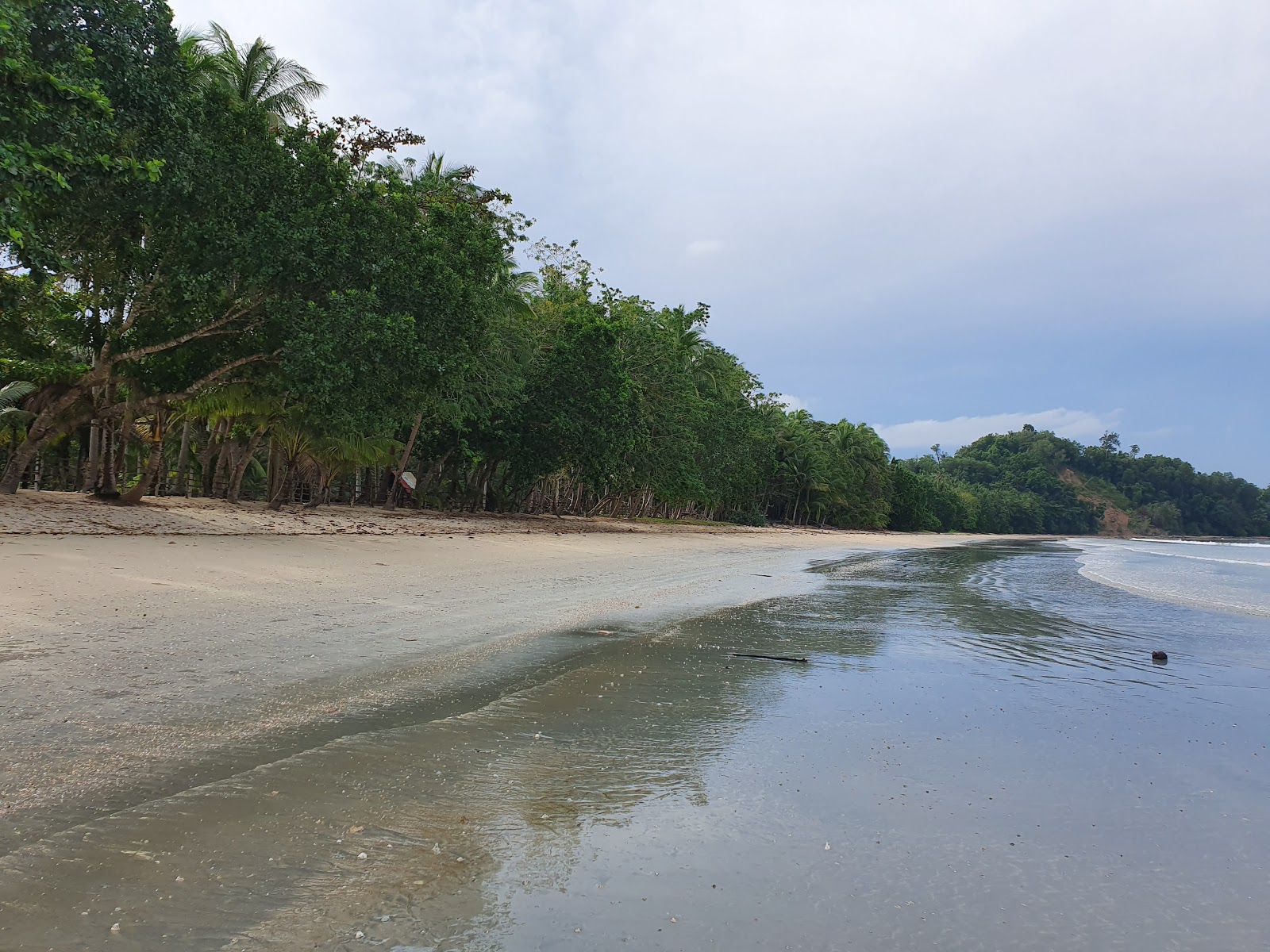 Foto di Makatombaten Beach area servizi