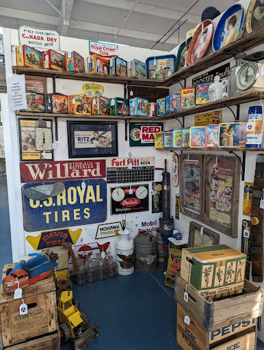 Four Sisters Antiques & Vintage