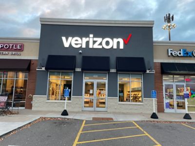 Cell Phone Store «Verizon», reviews and photos, 599 Northtown Dr NE #400, Blaine, MN 55434, USA