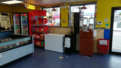Fast Food Restaurant «Vienna Beef Factory Store», reviews and photos, 3847 S Morgan St, Chicago, IL 60609, USA