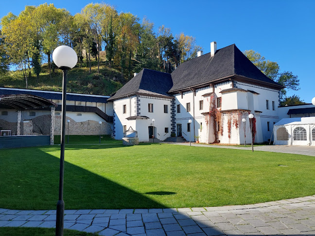 Hradná, 985 52 Divín