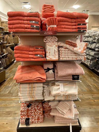 Department Store «Marshalls & HomeGoods», reviews and photos, 200 Petersville Rd, New Rochelle, NY 10801, USA