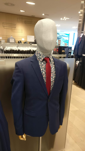 Stores to buy women's suits Montreal