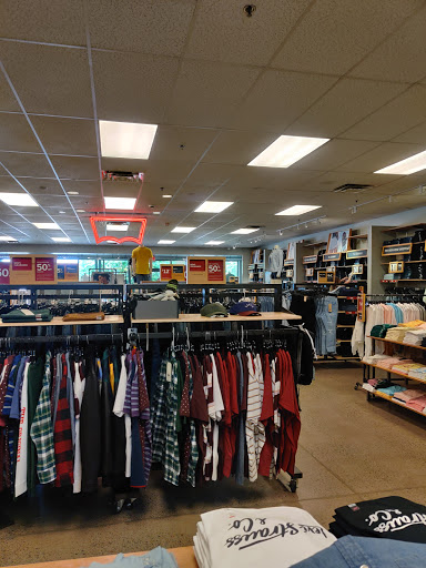 Shopping Mall «Grove City Premium Outlets», reviews and photos, 1911 Leesburg Grove City Rd, Grove City, PA 16127, USA