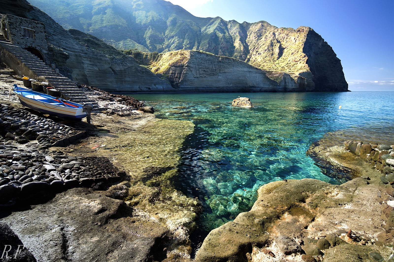 Photo de Pollara Beach zone sauvage