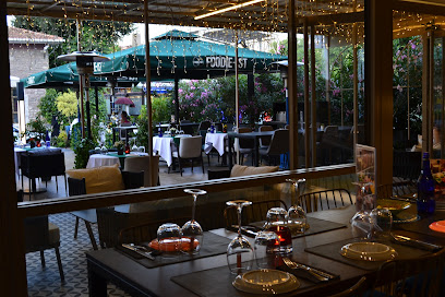 Foodie-ist Cafe and Brasserie - Alemdar, Muhterem Efendi Sk. No:13 Zemin kat, 34122 Fatih/İstanbul, Türkiye