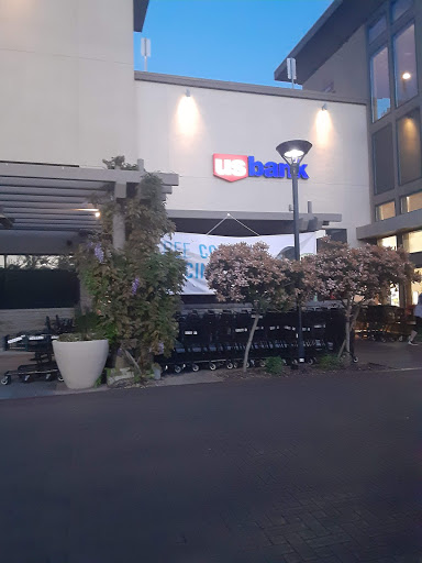 Grocery Store «Safeway», reviews and photos, 645 N San Antonio Rd, Mountain View, CA 94040, USA