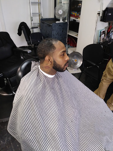 Barber Shop «Fade Away Barber & Beauty», reviews and photos, 8104 S Tacoma Way, Tacoma, WA 98499, USA