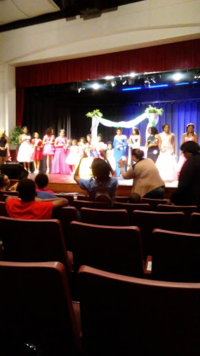 Performing Arts Theater «Krider Performing Arts Center», reviews and photos, 650 Volunteer Dr, Paris, TN 38242, USA