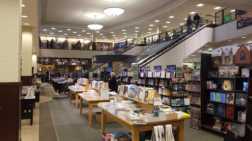 Book Store «Barnes & Noble», reviews and photos, 3 S Tunnel Rd, Asheville, NC 28805, USA