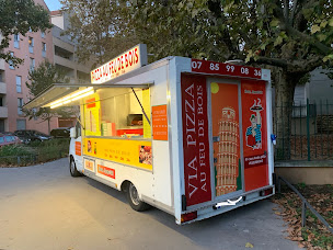 Photo n°7 de Via Pizza Feu De Bois(camion) à Villeurbanne ()