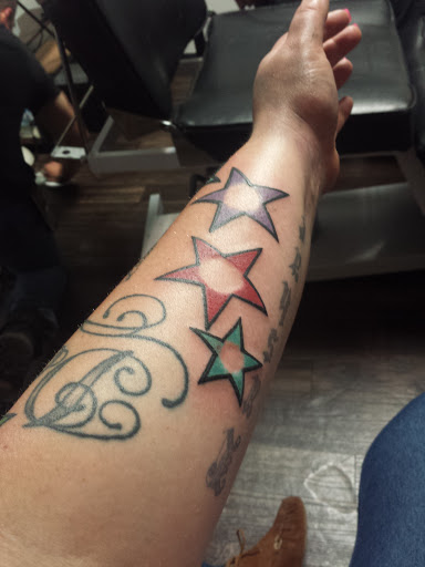 Tattoo Shop «Paparazzi Tattoos & Bod», reviews and photos, 408 S 11th St, Niles, MI 49120, USA