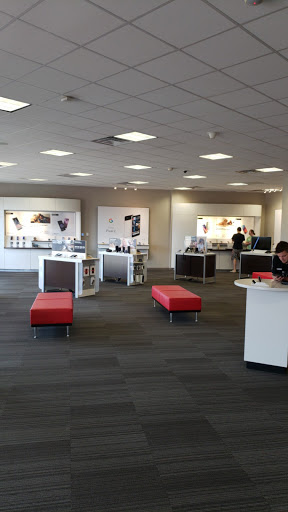Cell Phone Store «Verizon», reviews and photos, 910 W Town Center Blvd, Champaign, IL 61822, USA