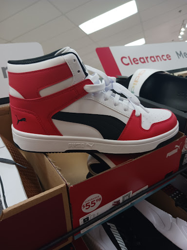 Shoe Store «Famous Footwear», reviews and photos, 1816 Hilliard Rome Rd, Hilliard, OH 43026, USA