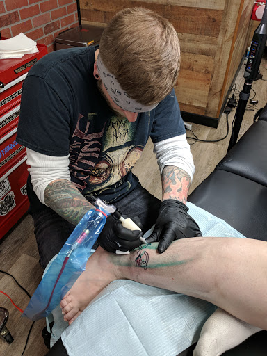 Tattoo Shop «Attitudes Muskegon», reviews and photos, 1610 Evanston Ave, Muskegon, MI 49442, USA