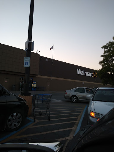 Department Store «Walmart Supercenter», reviews and photos, 301 Leonardwood Dr, Frankfort, KY 40601, USA