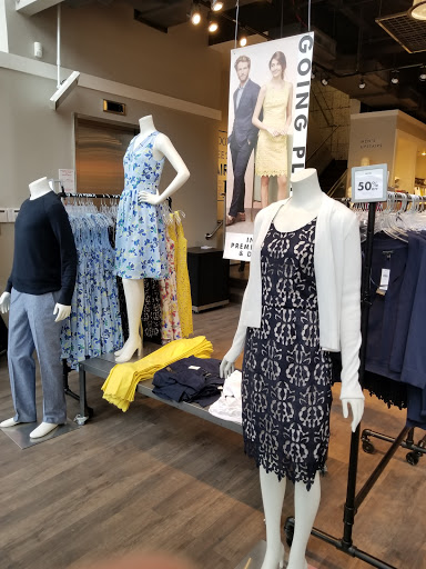 Clothing Store «Banana Republic Factory Store», reviews and photos, 422 86th St, Brooklyn, NY 11209, USA